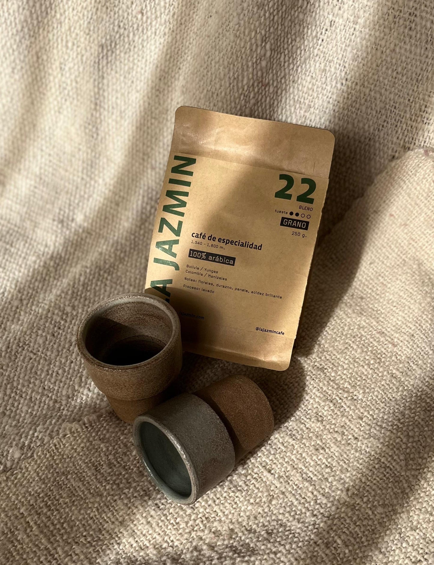 CAFÉ LJ22 + DOS VASOS
