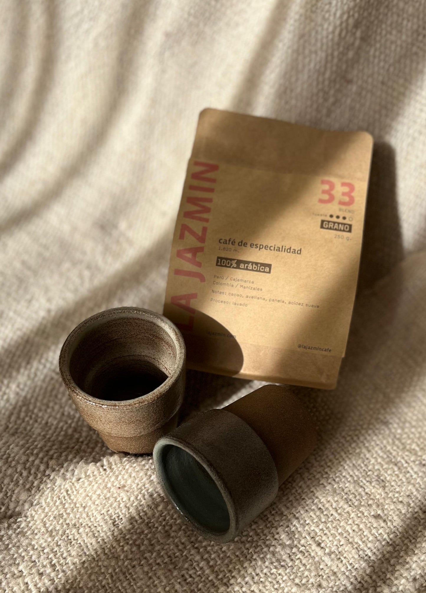 CAFÉ LJ33 + DOS VASOS
